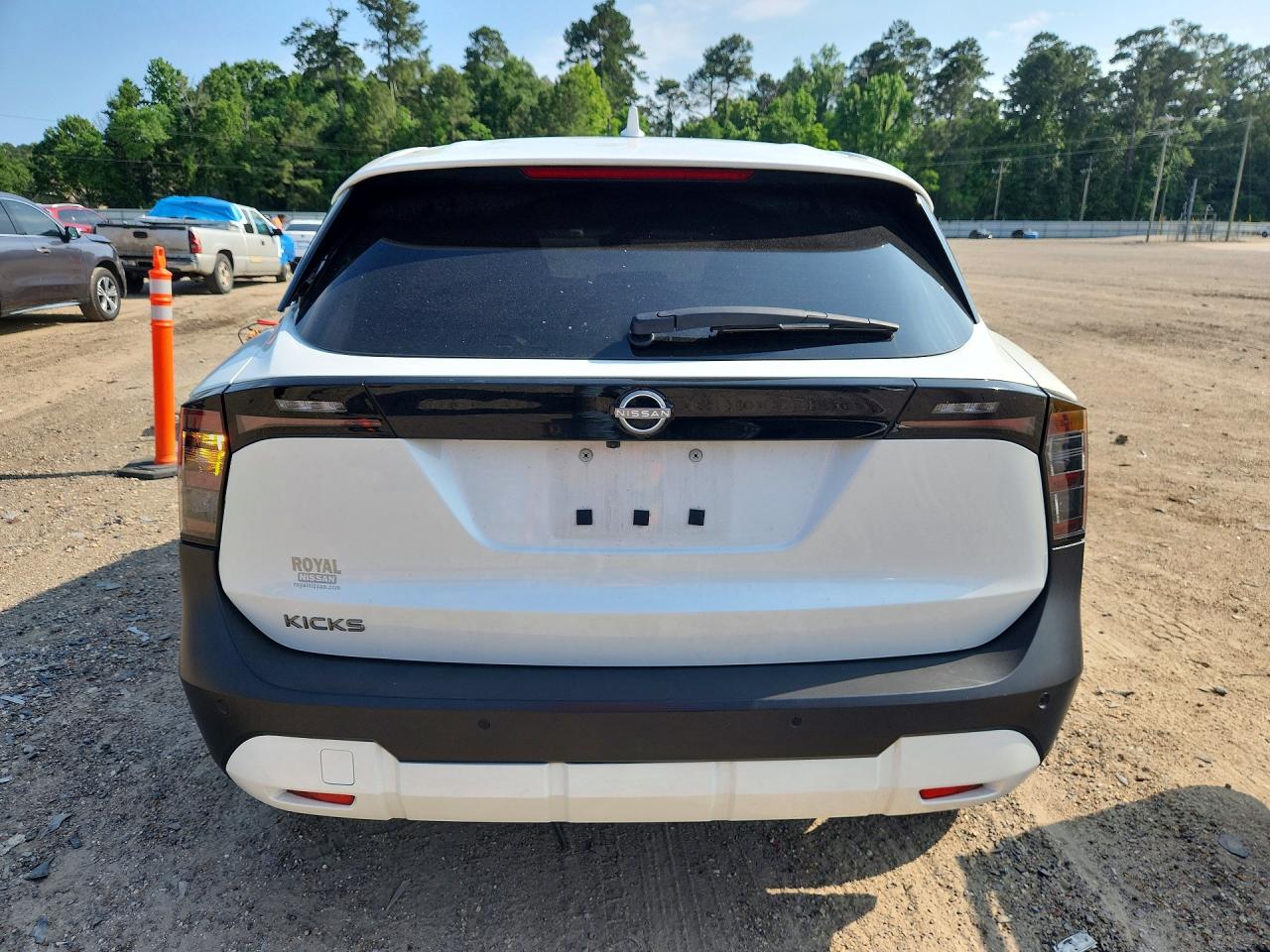 2025 NISSAN KICKS