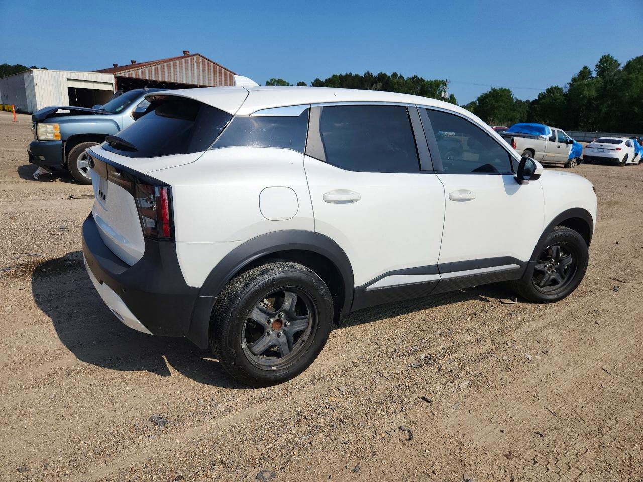 2025 NISSAN KICKS