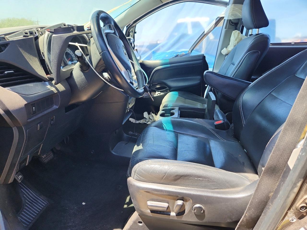 2015 TOYOTA SIENNA