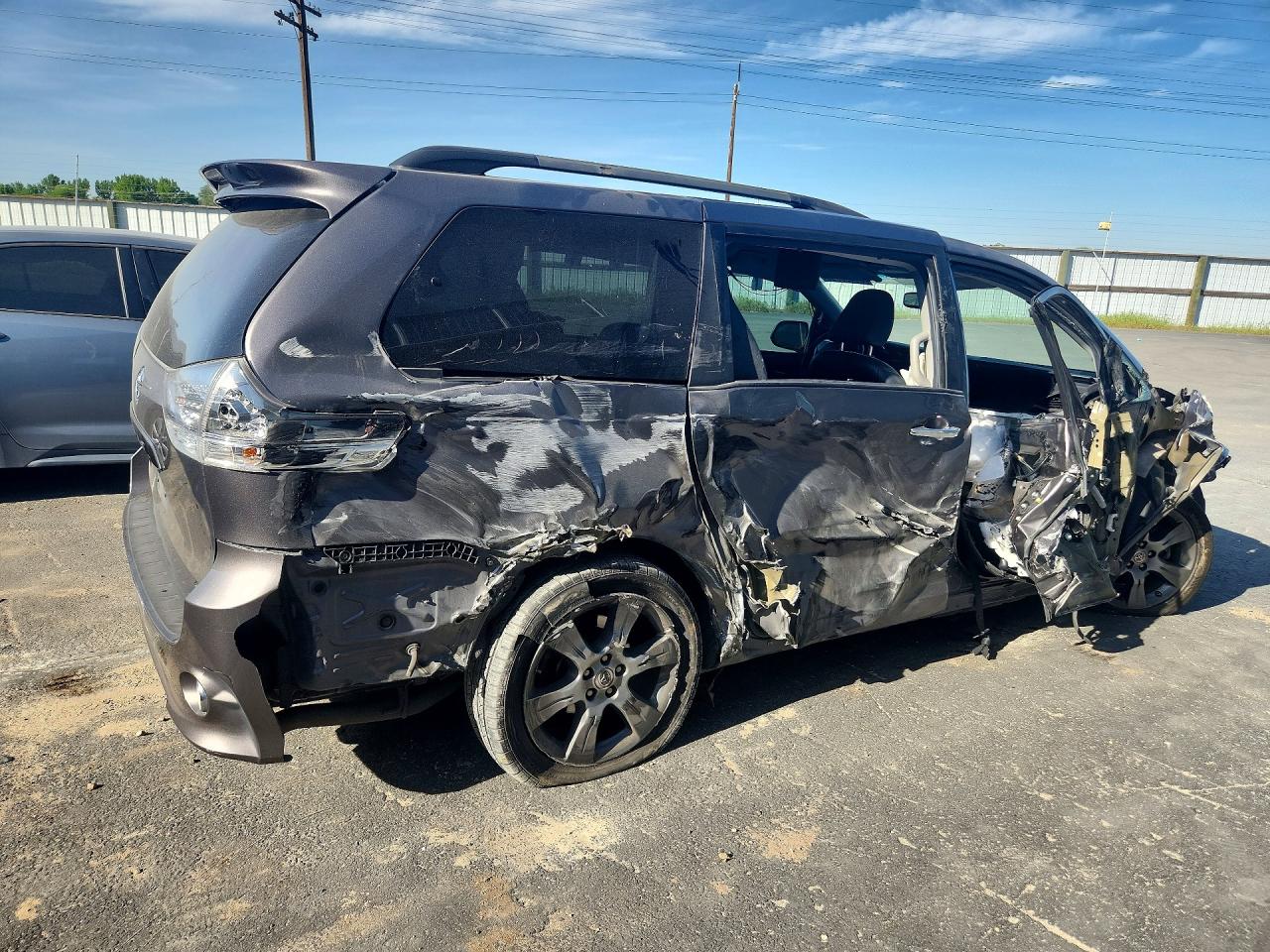 2015 TOYOTA SIENNA
