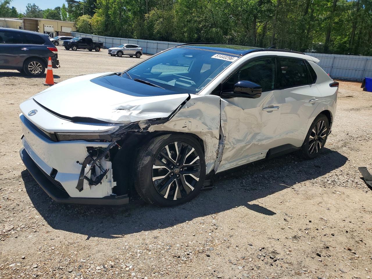 2026 TOYOTA BZ XLE PLU