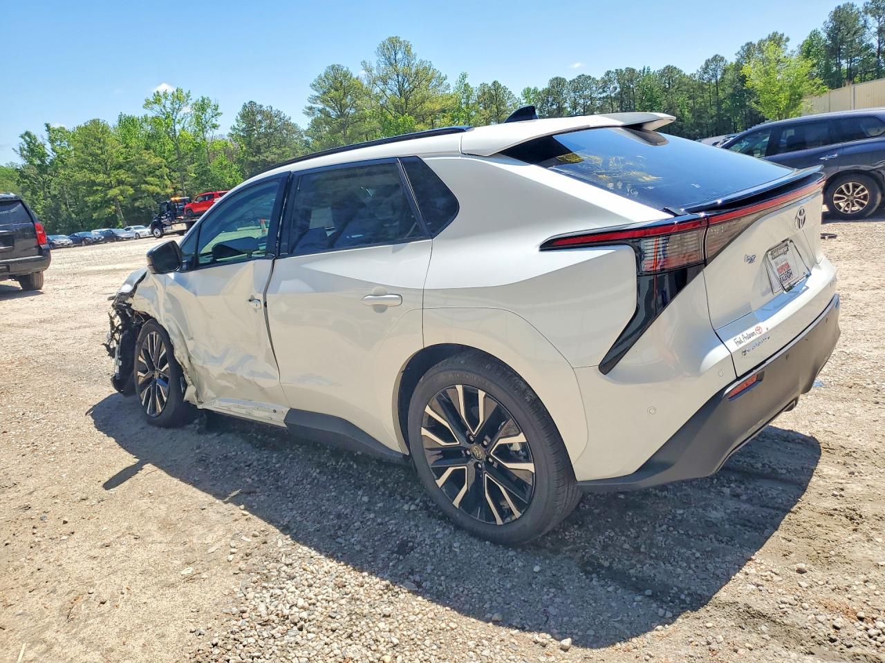 2026 TOYOTA BZ XLE PLU