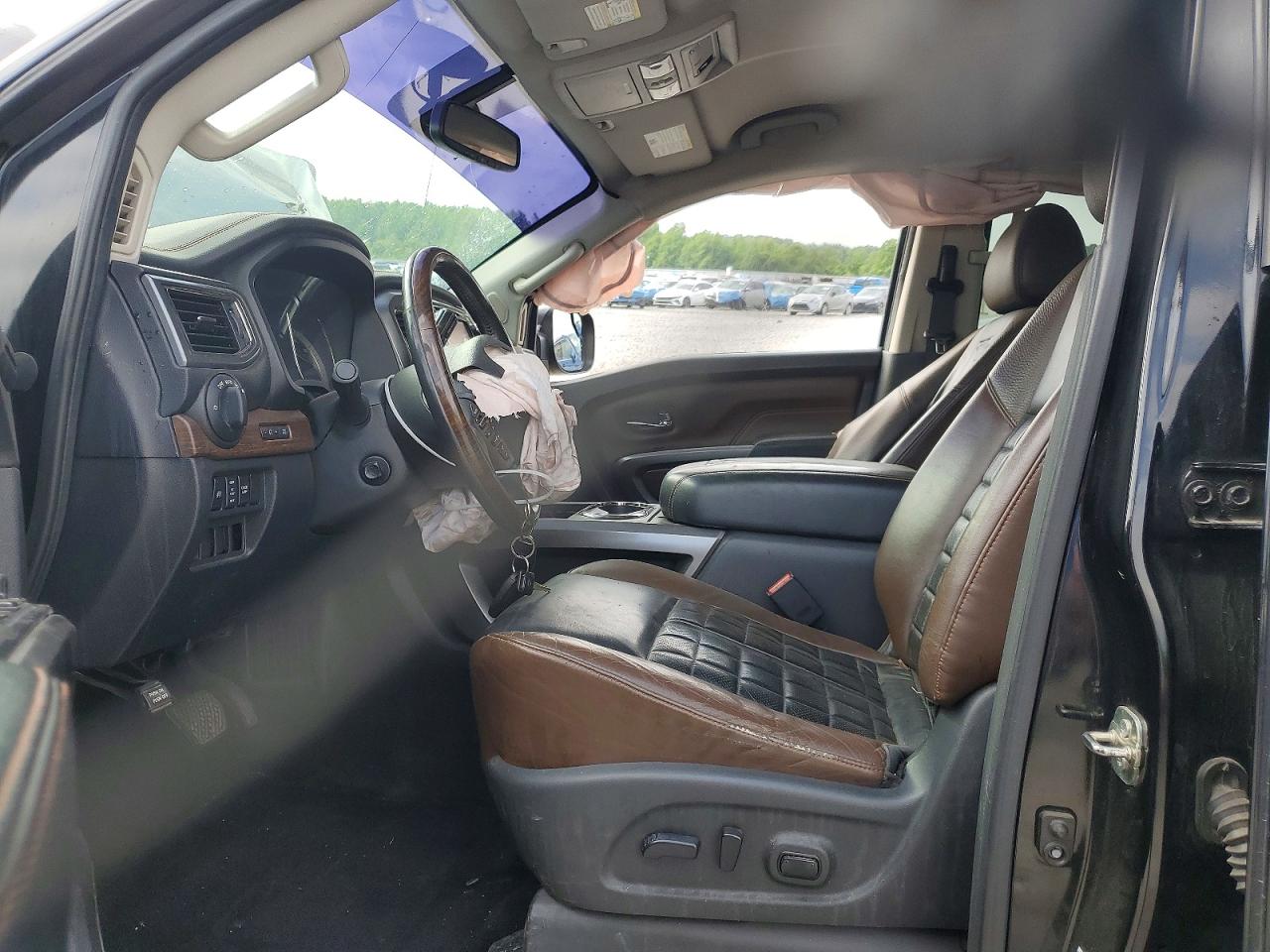 2017 NISSAN TITAN