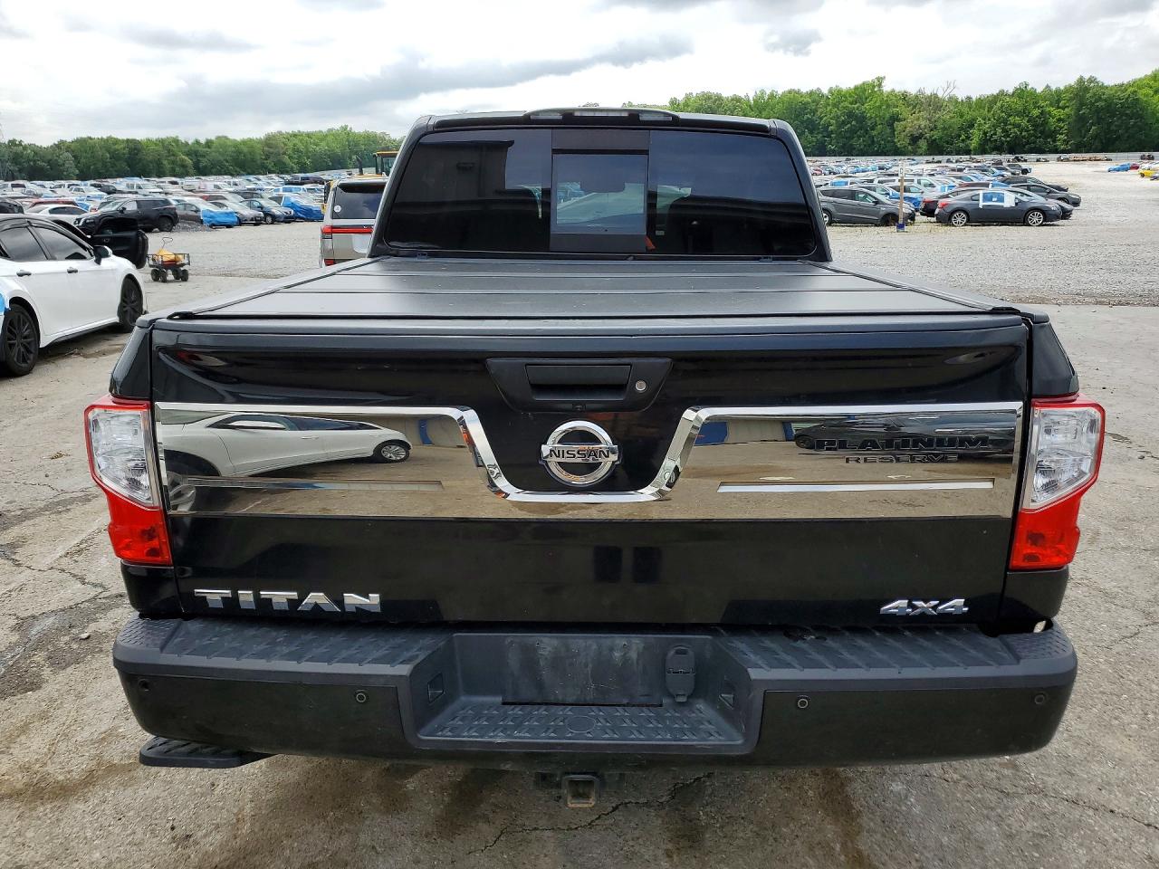 2017 NISSAN TITAN