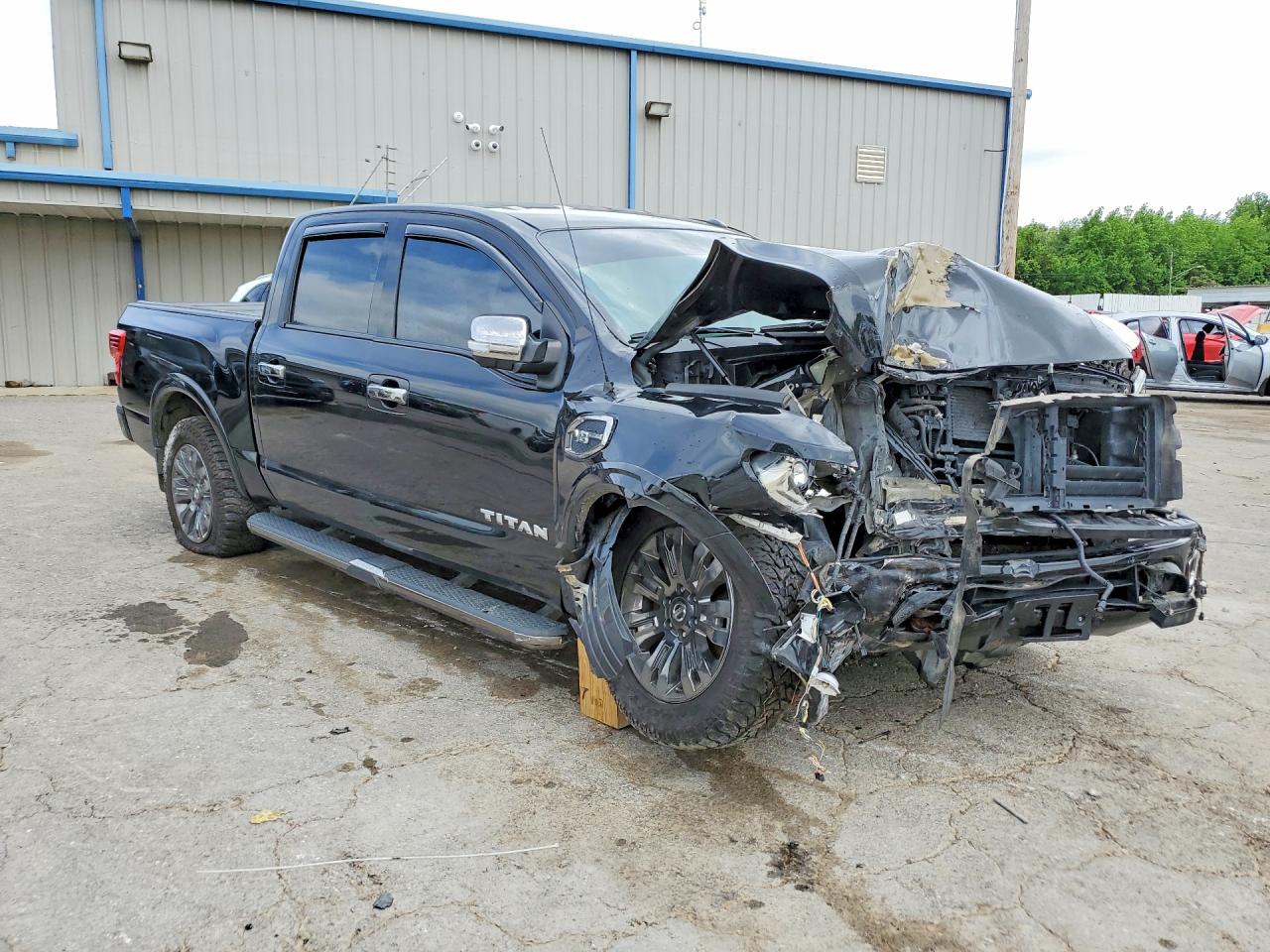 2017 NISSAN TITAN