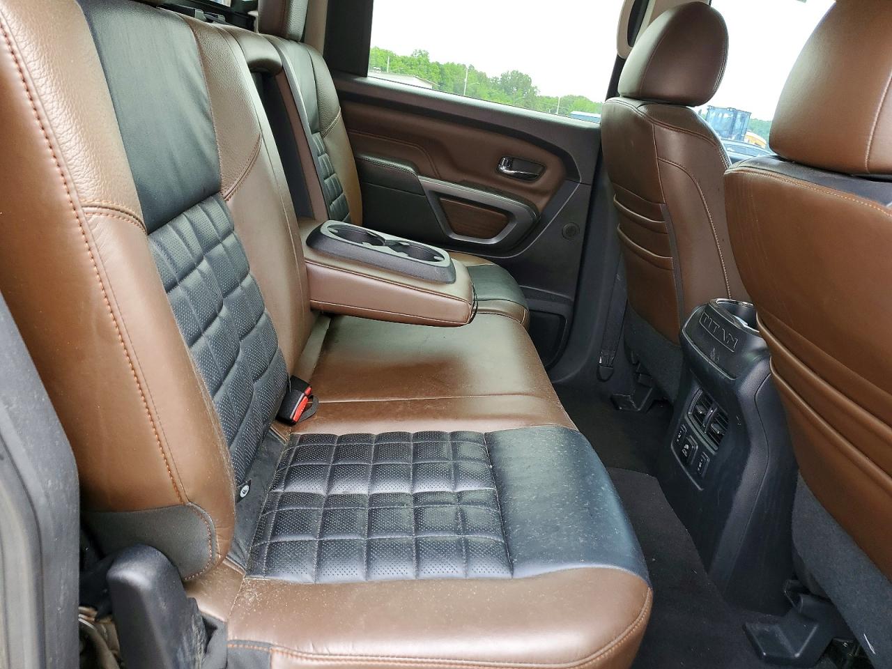 2017 NISSAN TITAN