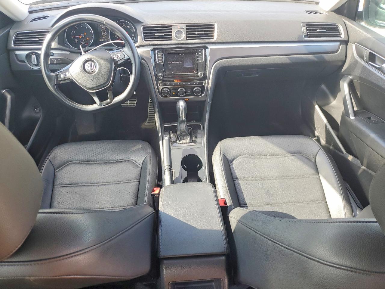 2017 VOLKSWAGEN PASSAT
