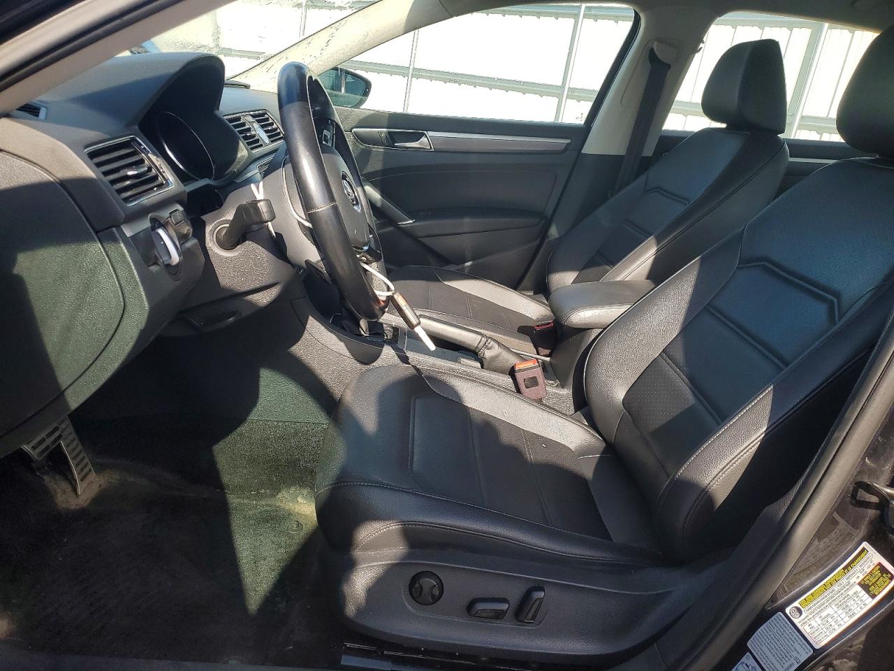 2017 VOLKSWAGEN PASSAT