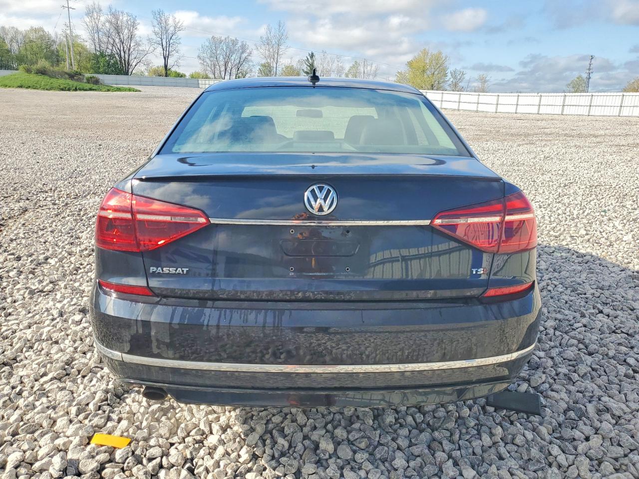 2017 VOLKSWAGEN PASSAT