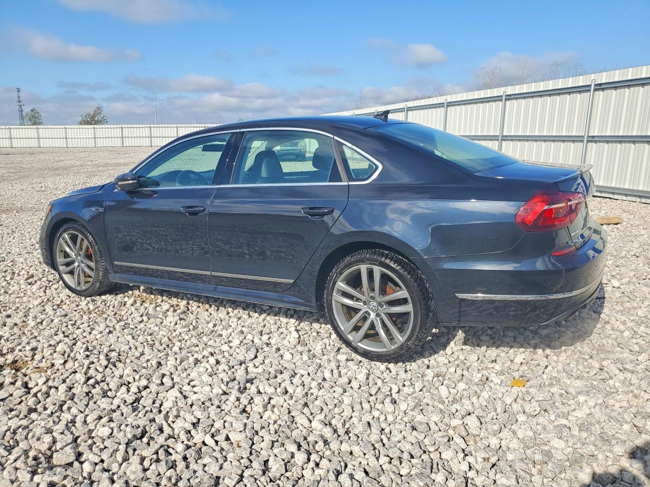 2017 VOLKSWAGEN PASSAT