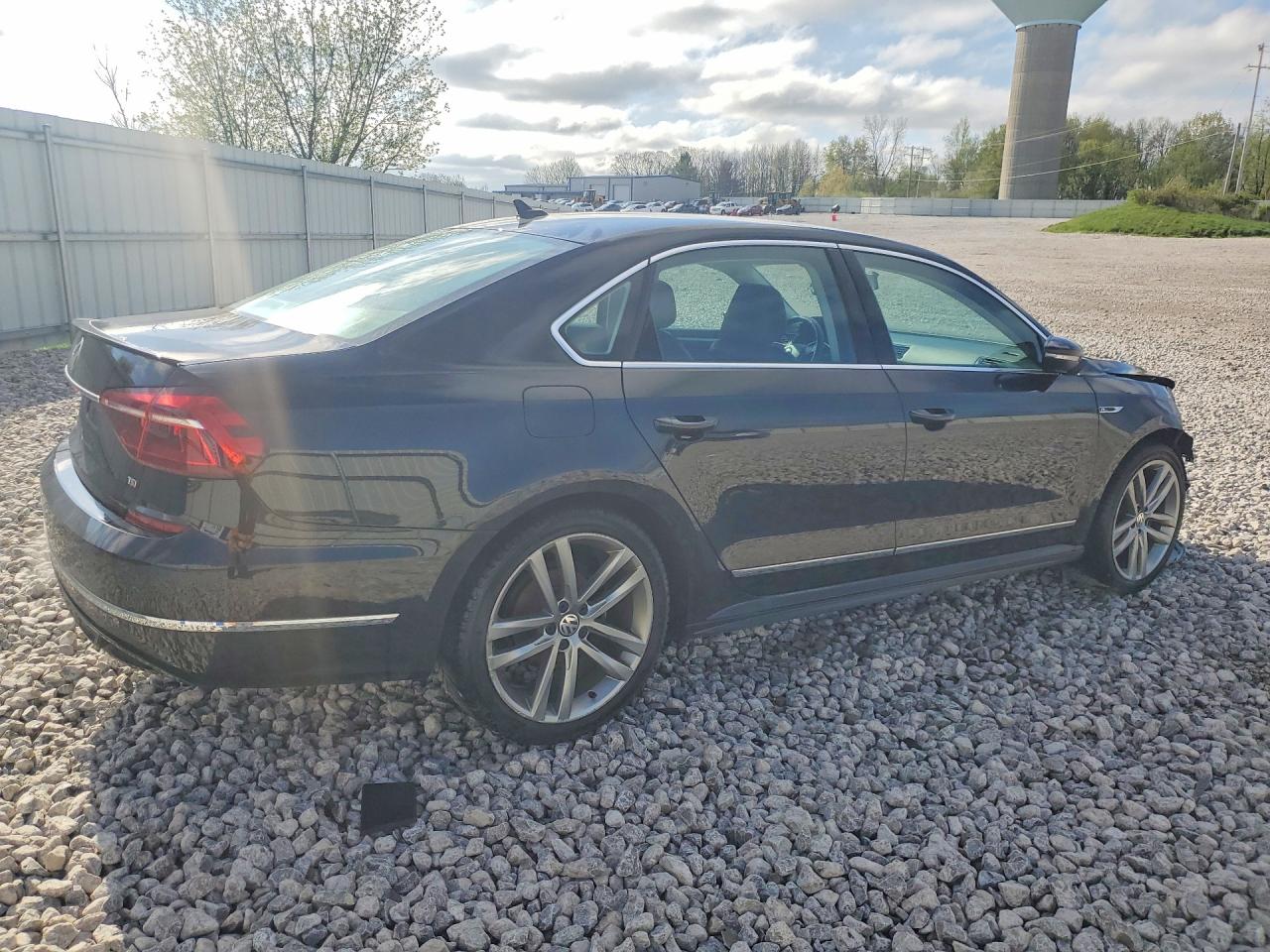 2017 VOLKSWAGEN PASSAT