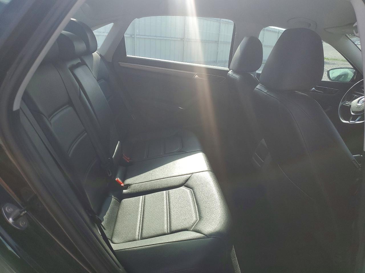 2017 VOLKSWAGEN PASSAT