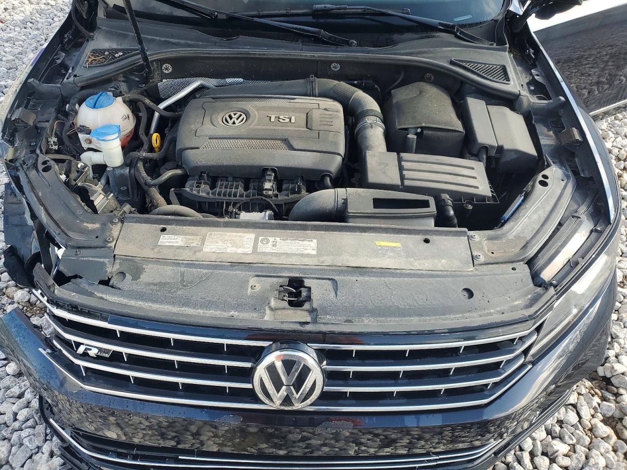 2017 VOLKSWAGEN PASSAT