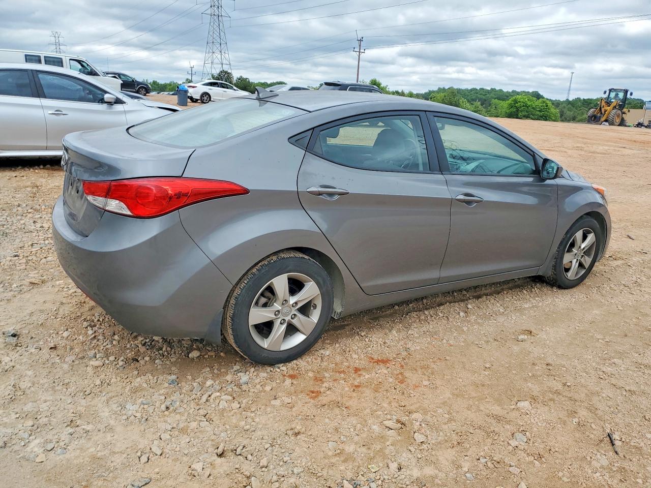 2013 HYUNDAI ELANTRA