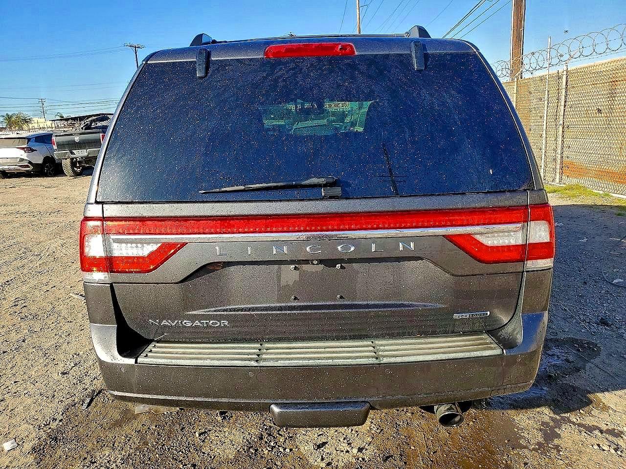 2015 LINCOLN TOWNHOUSE NAVIGATOR