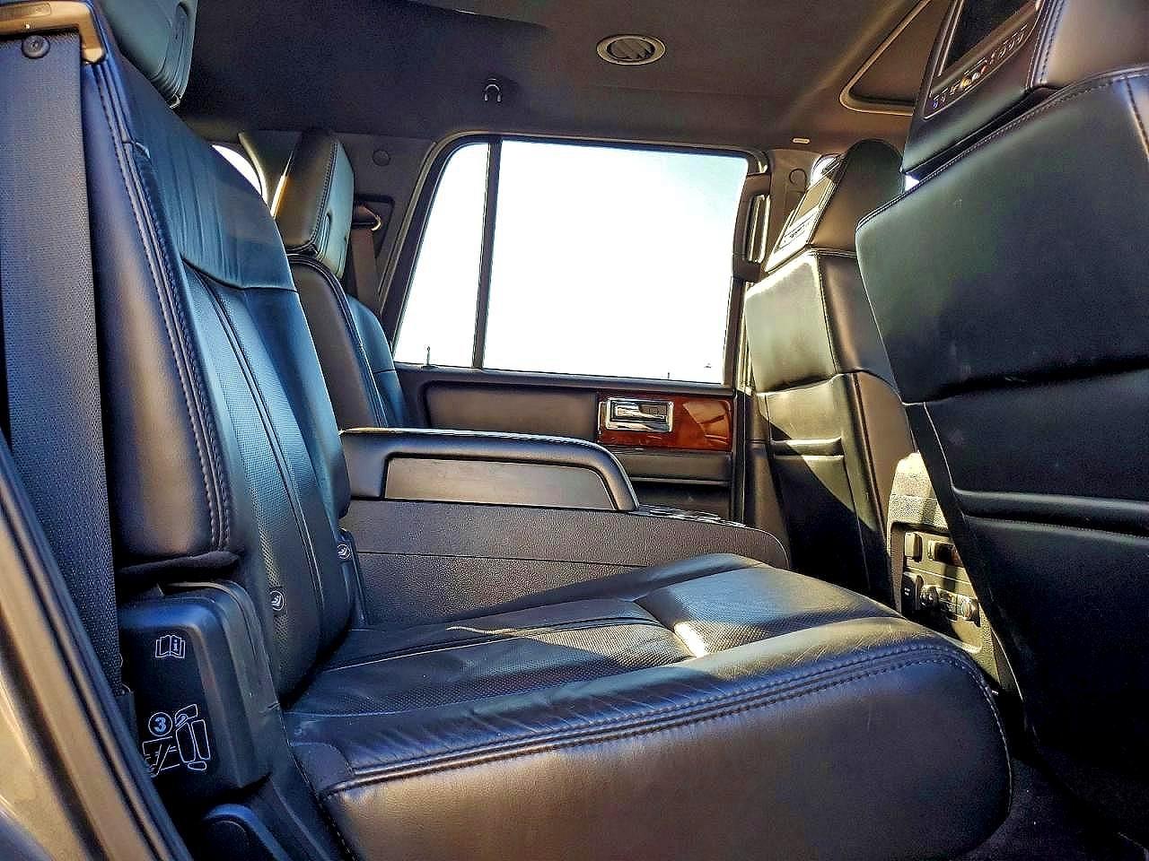 2015 LINCOLN TOWNHOUSE NAVIGATOR