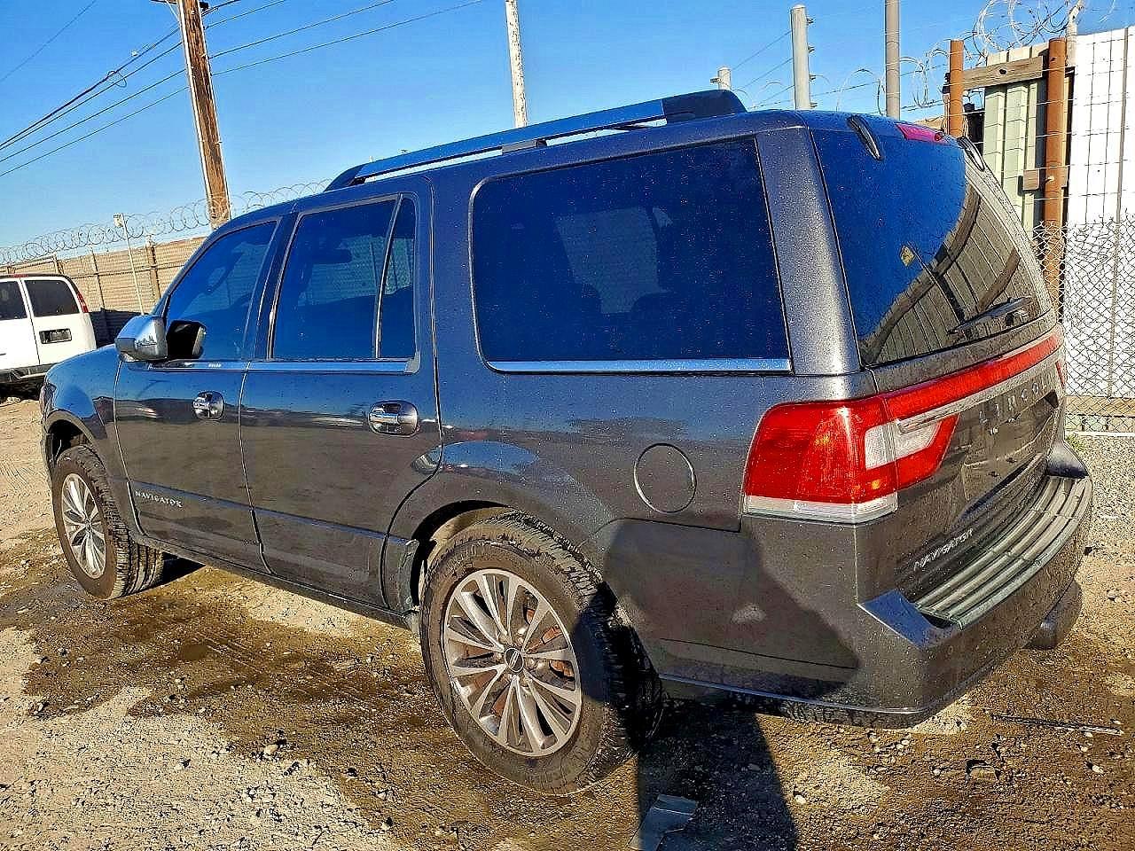 2015 LINCOLN TOWNHOUSE NAVIGATOR