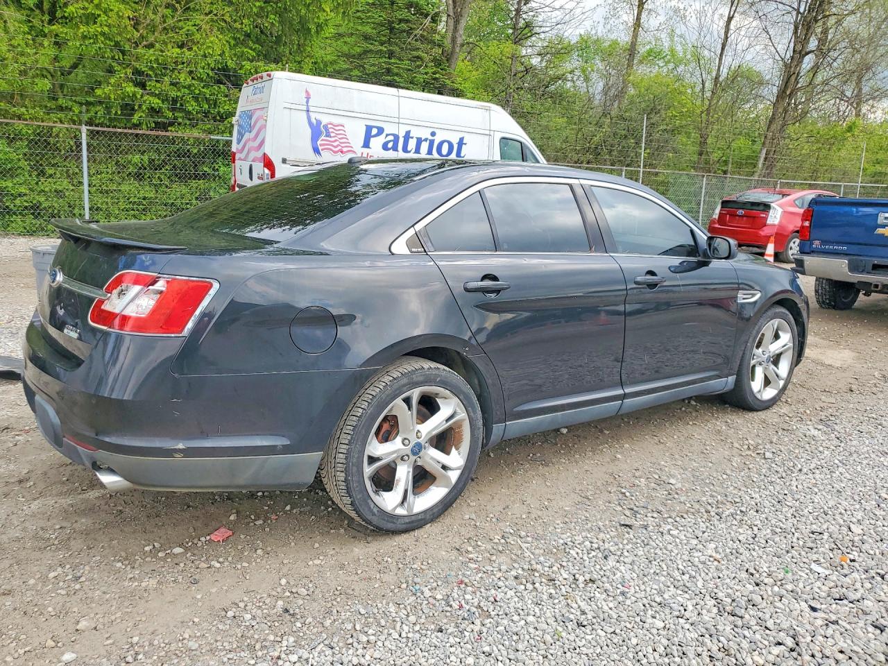 2011 FORD TAURUS