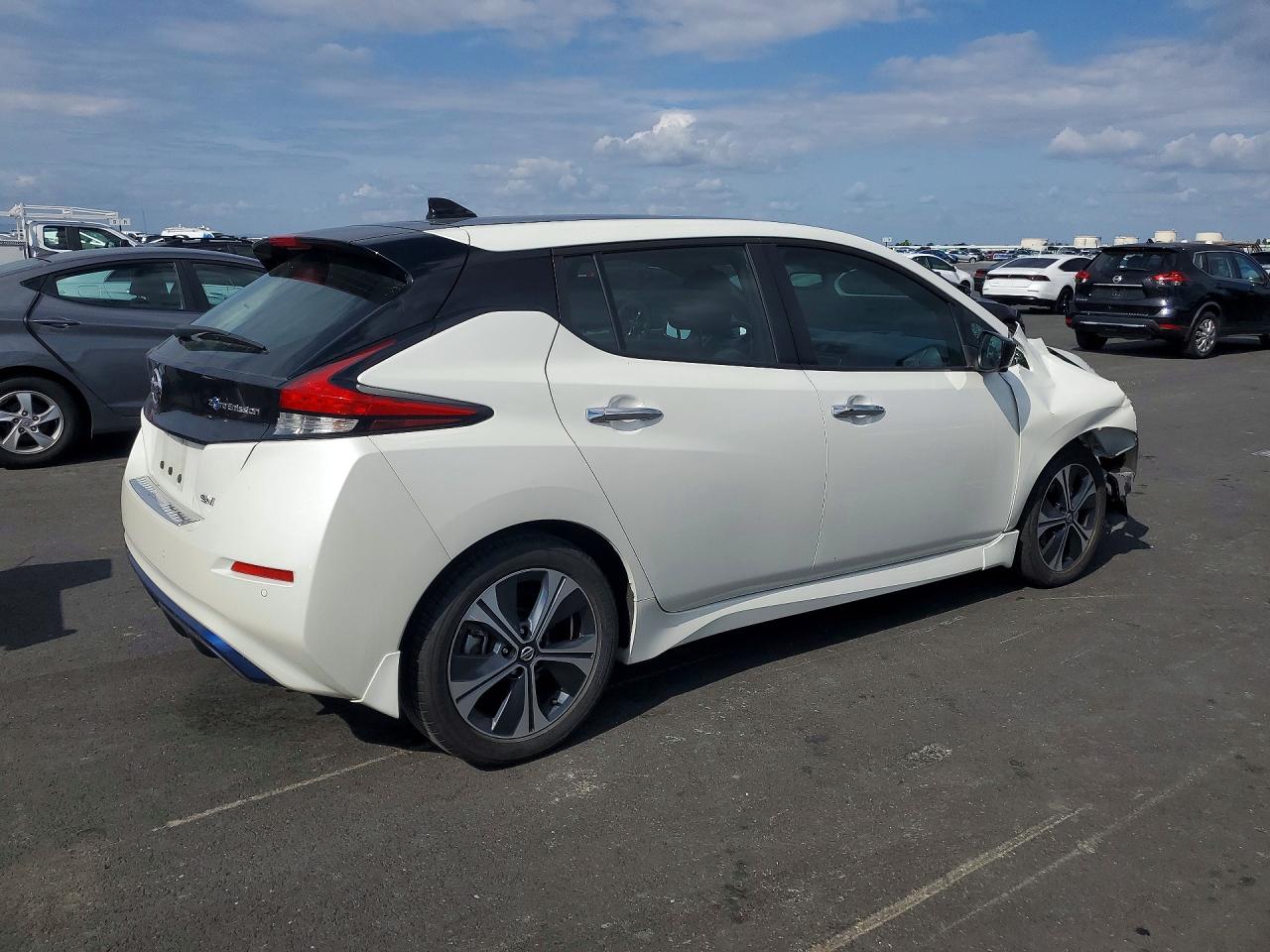 2020 NISSAN LEAF