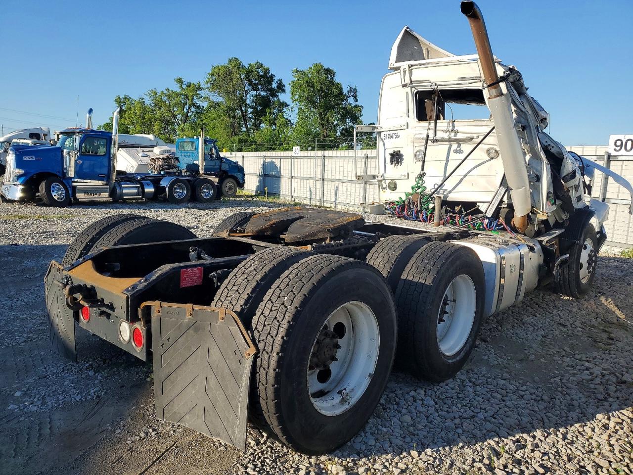 2016 VOLVO VNM