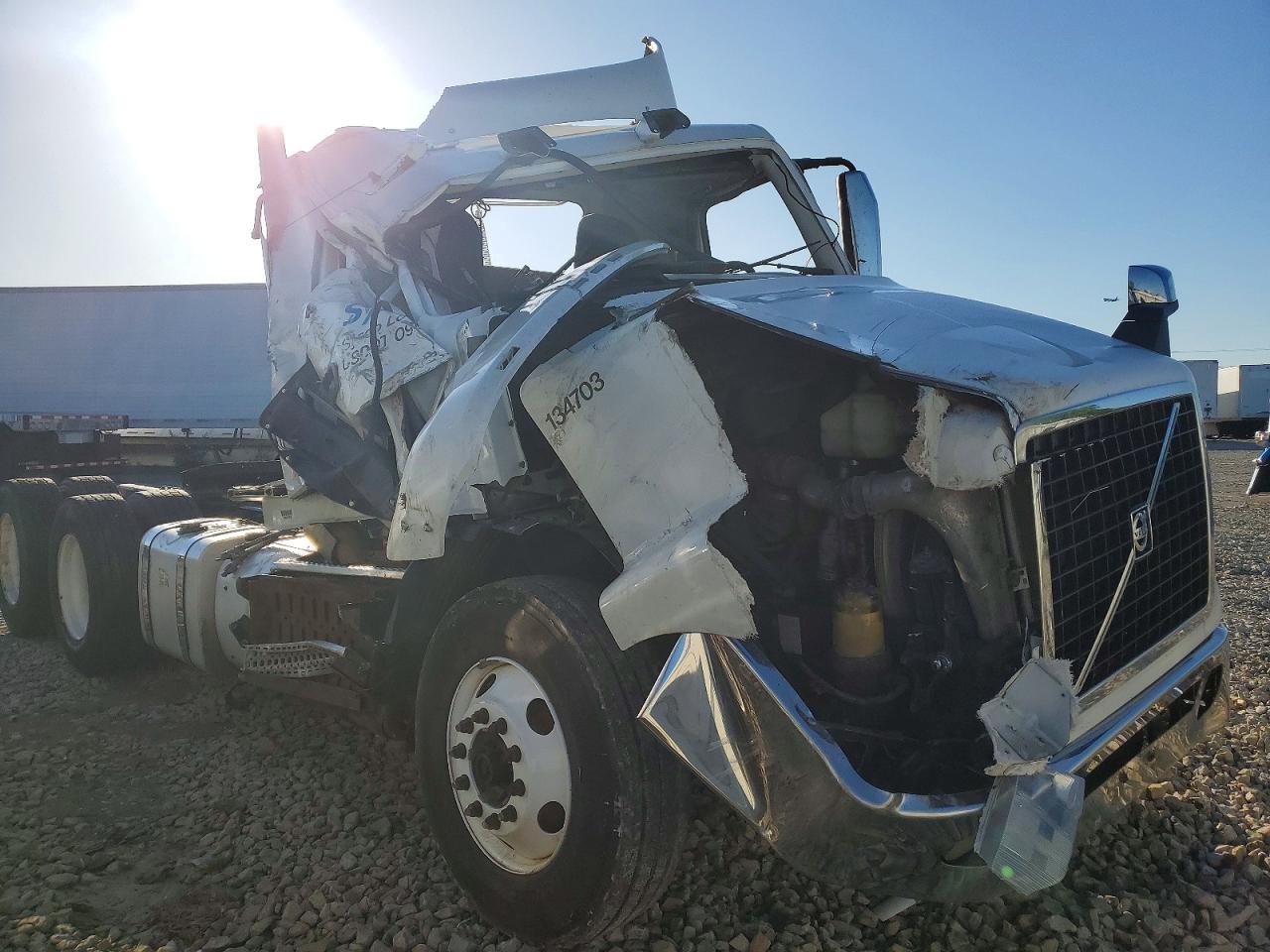 2016 VOLVO VNM