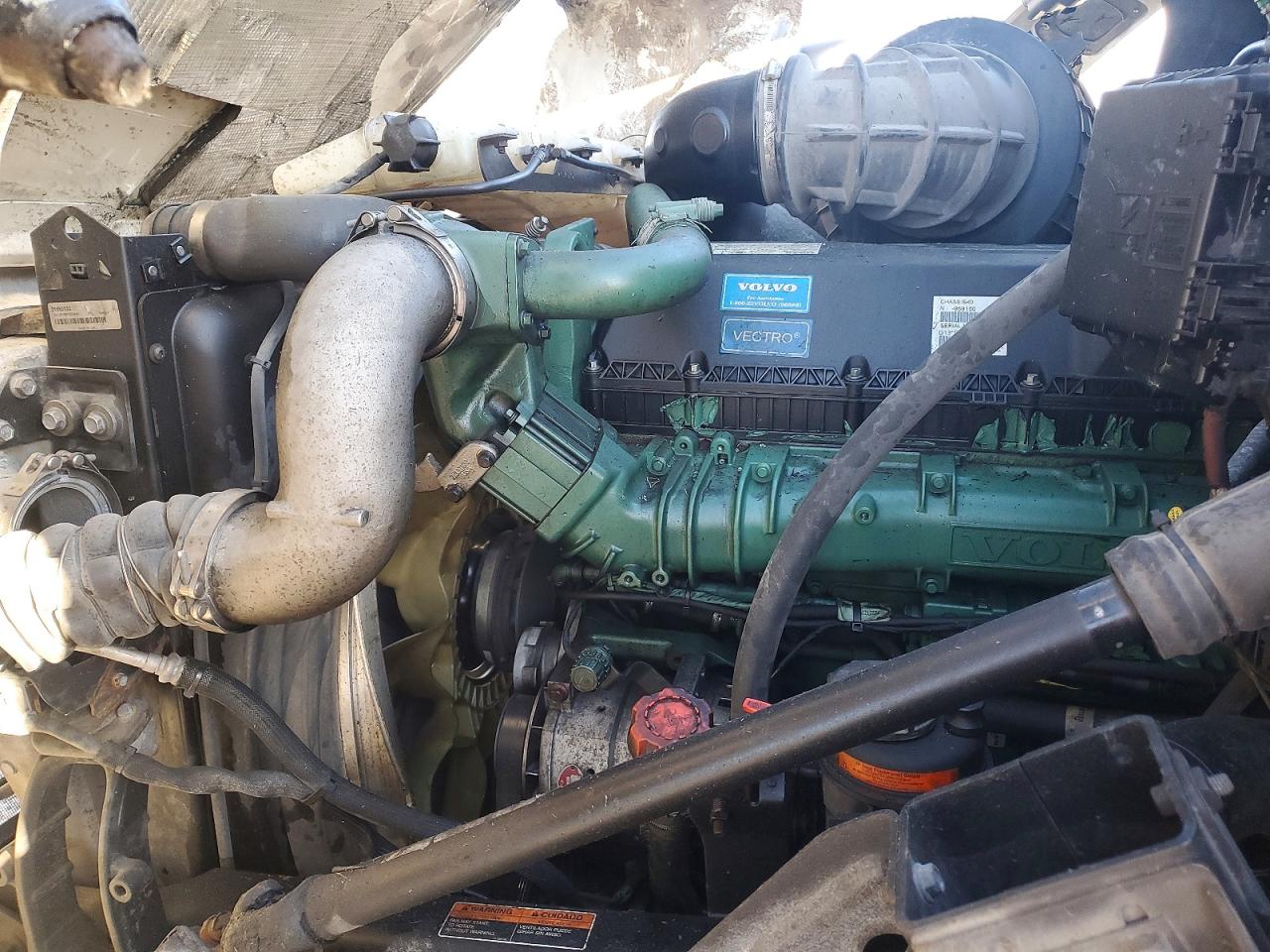 2016 VOLVO VNM
