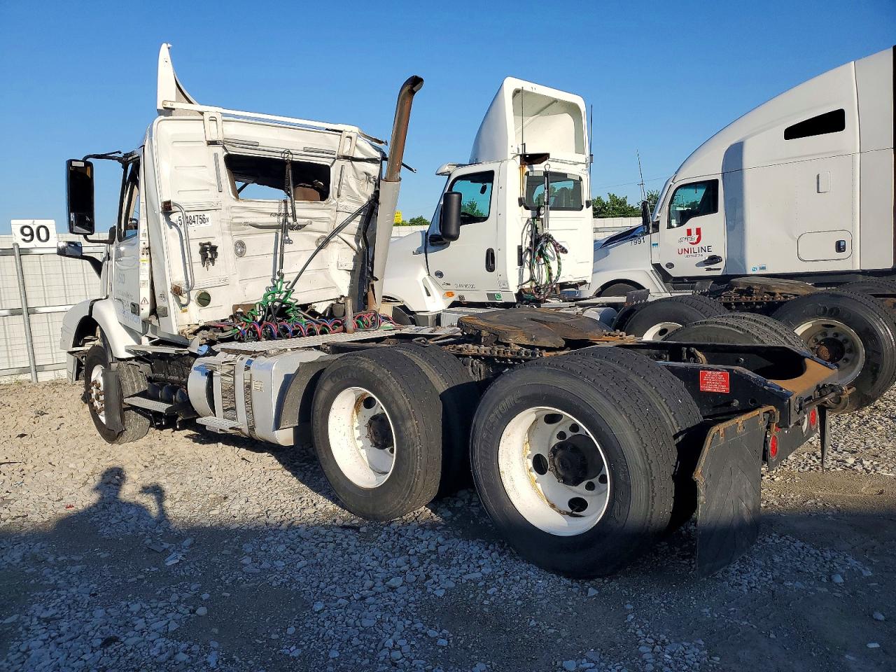 2016 VOLVO VNM