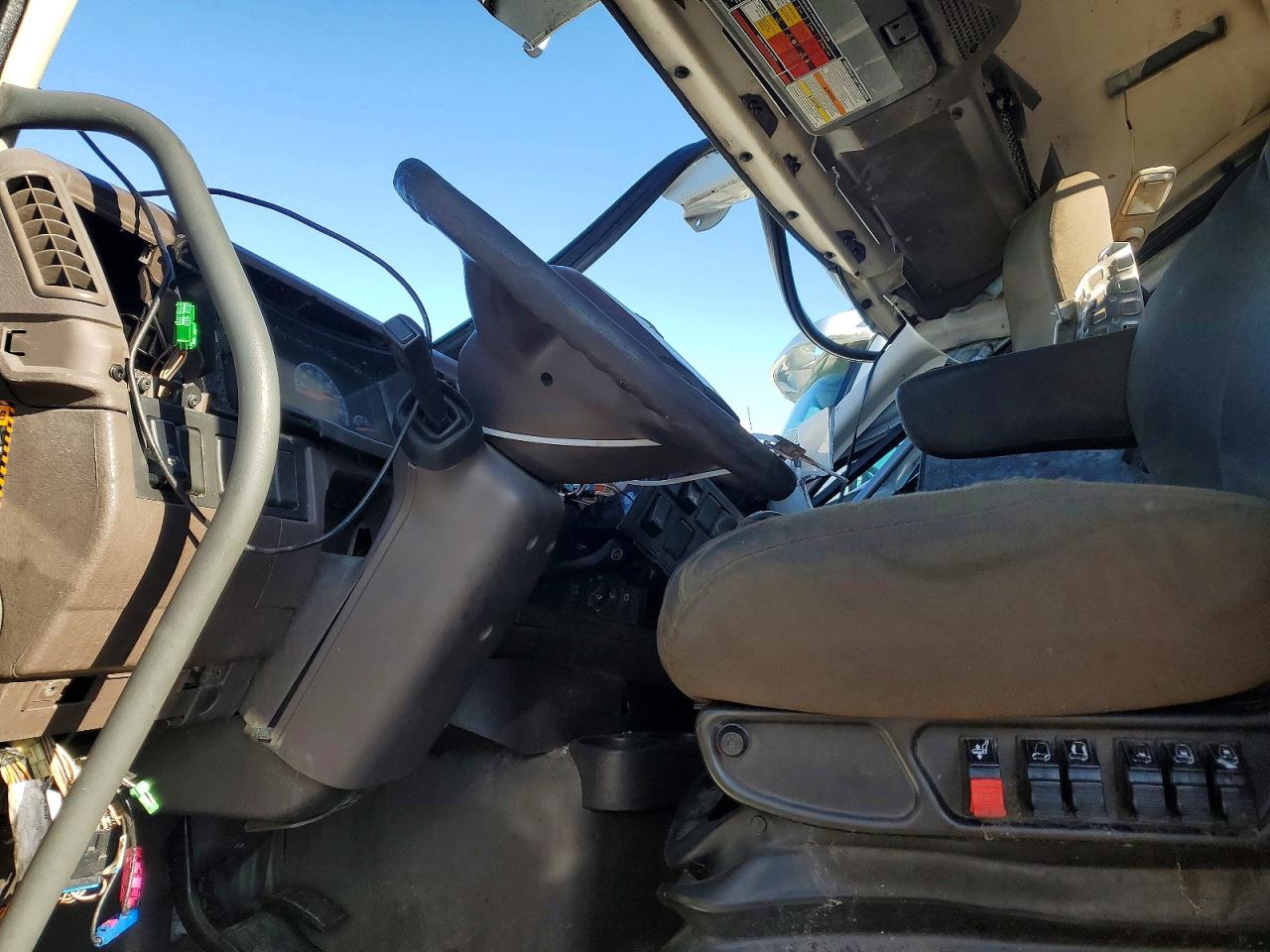2016 VOLVO VNM