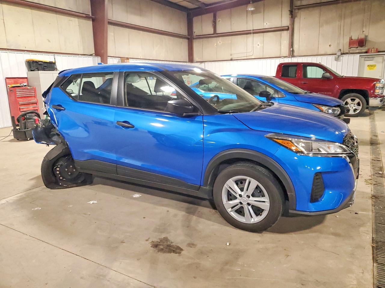 2024 NISSAN KICKS