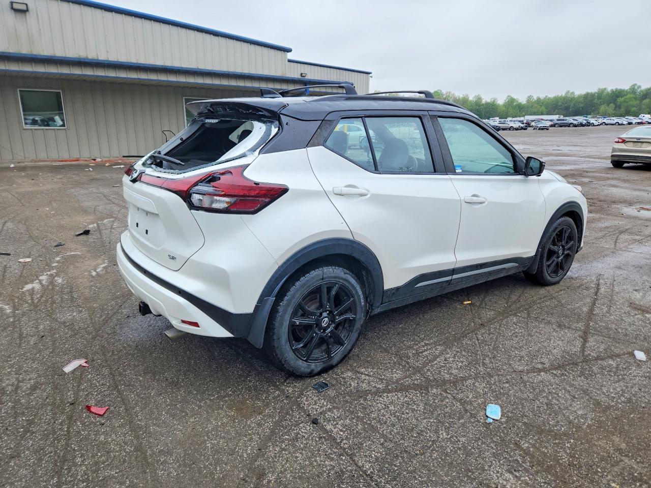 2021 NISSAN KICKS