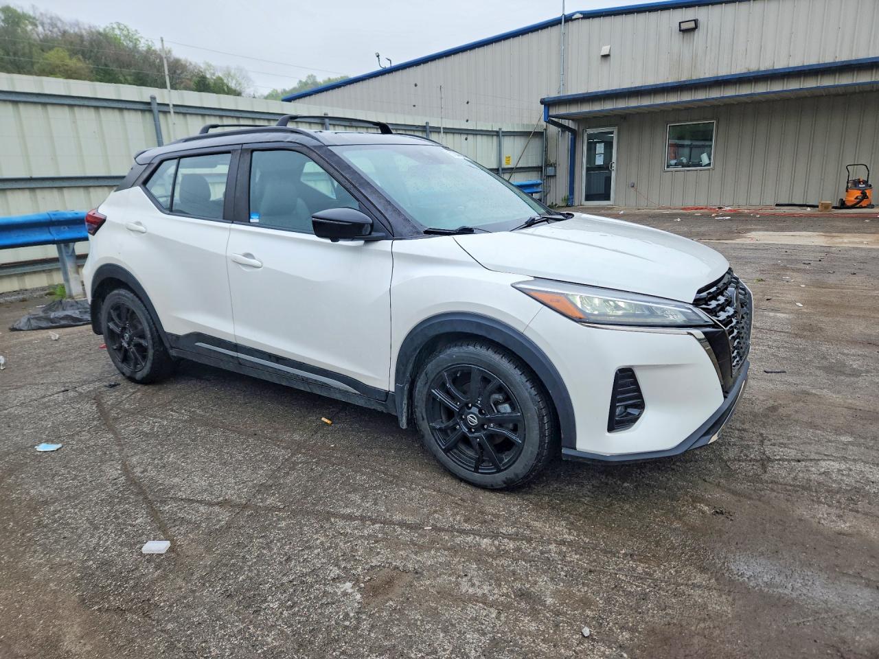 2021 NISSAN KICKS