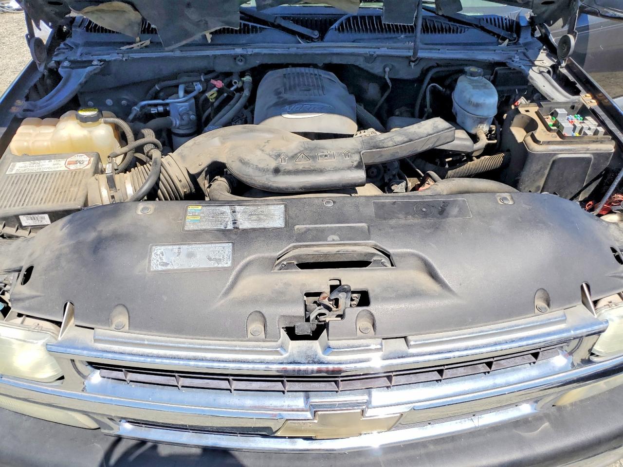 2004 CHEVROLET SUBURBAN