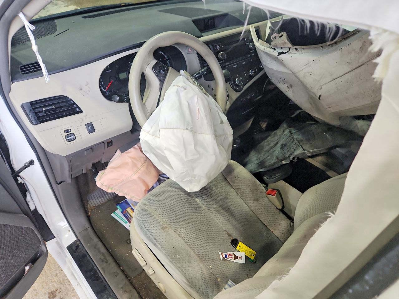 2012 TOYOTA SIENNA