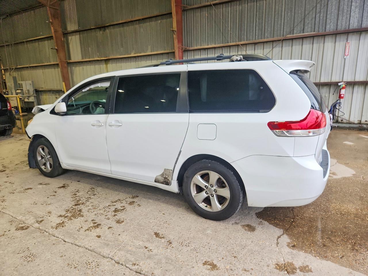 2012 TOYOTA SIENNA