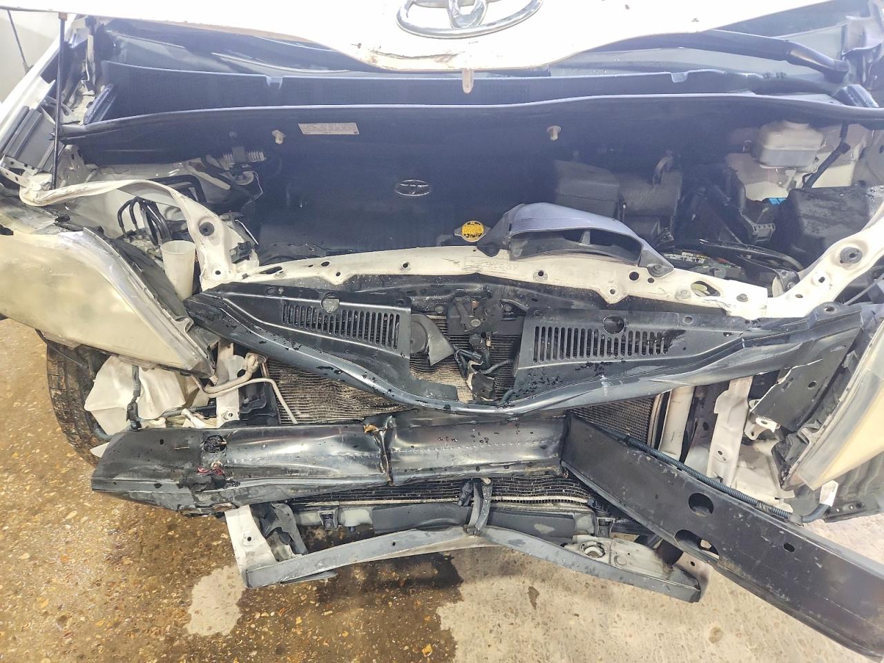 2012 TOYOTA SIENNA