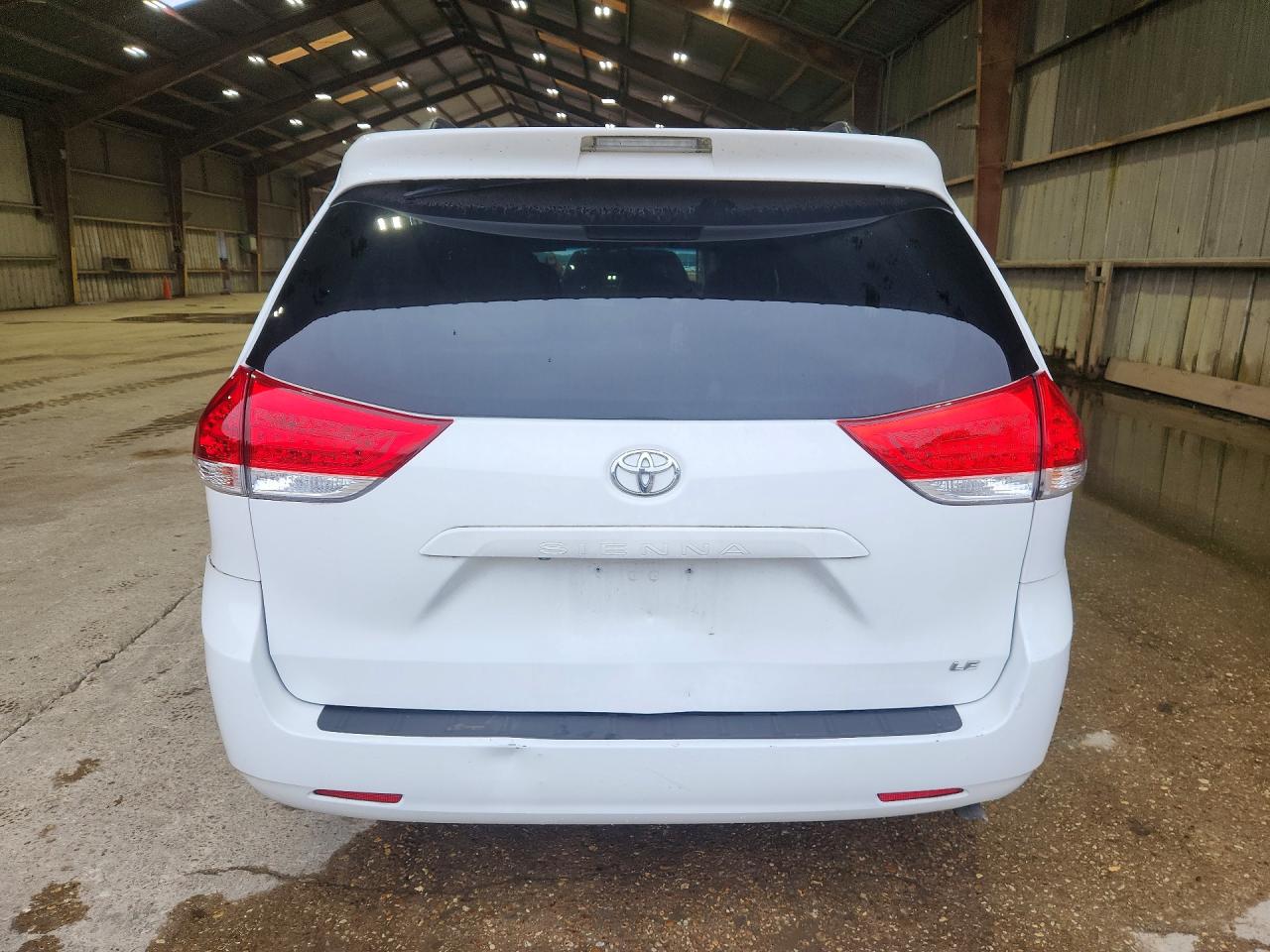 2012 TOYOTA SIENNA