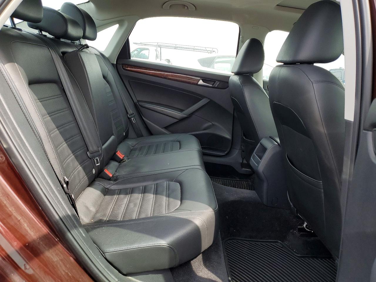 2012 VOLKSWAGEN PASSAT