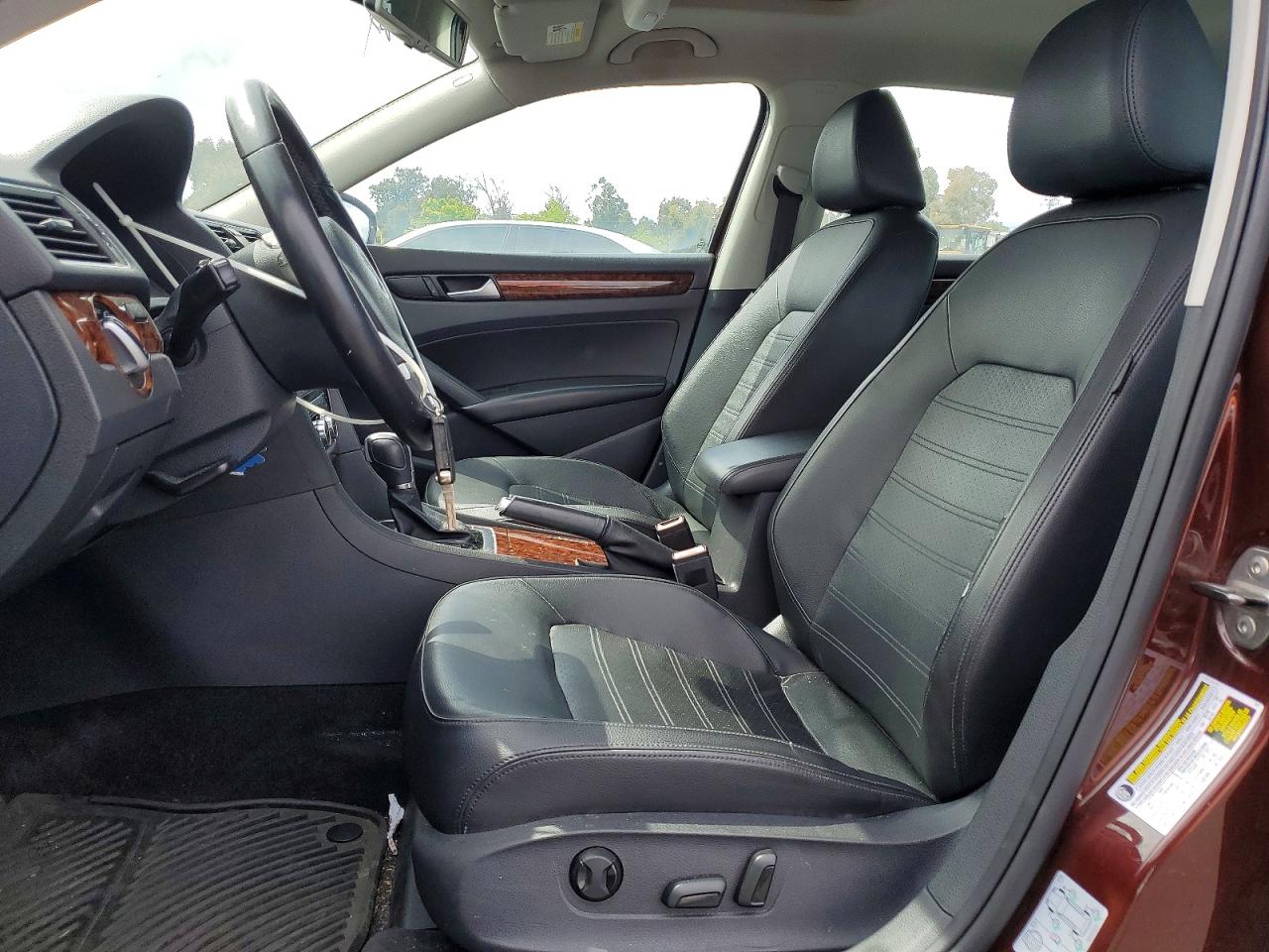 2012 VOLKSWAGEN PASSAT
