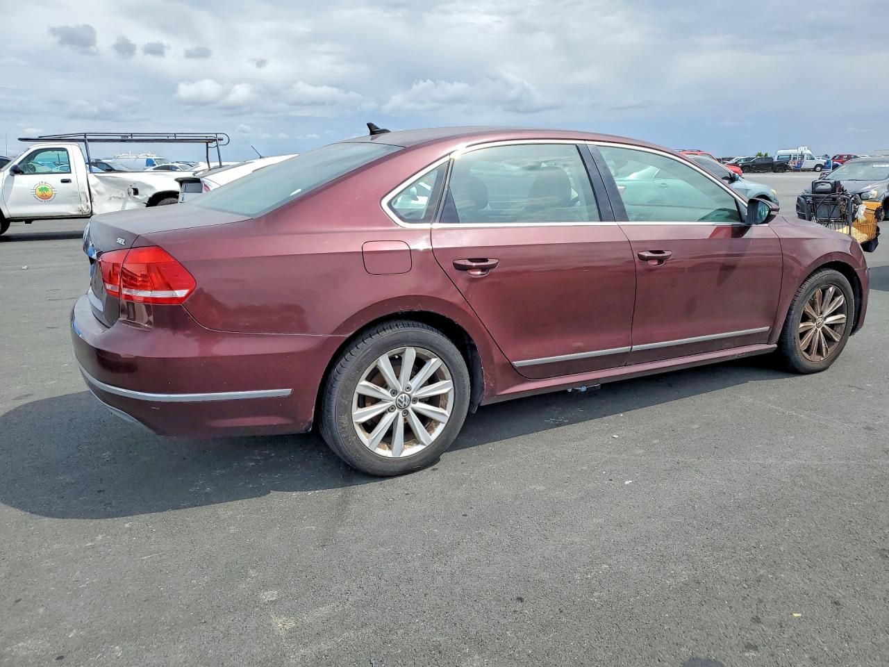 2012 VOLKSWAGEN PASSAT