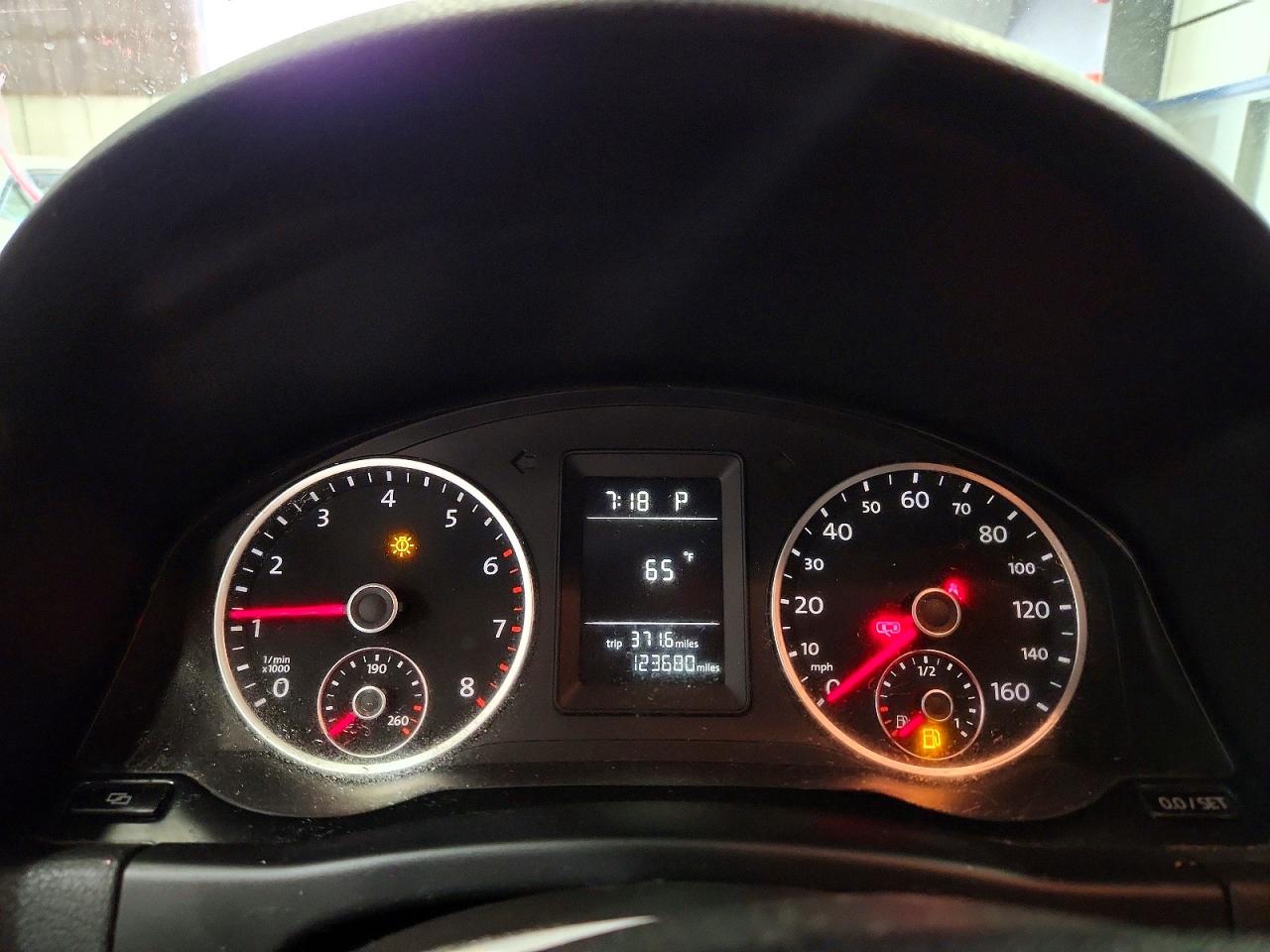 2010 VOLKSWAGEN TIGUAN