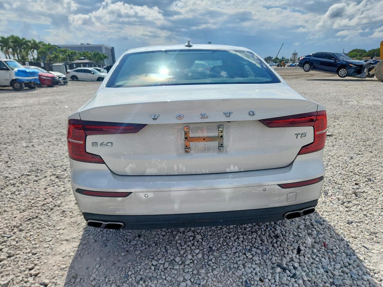 2019 VOLVO S60