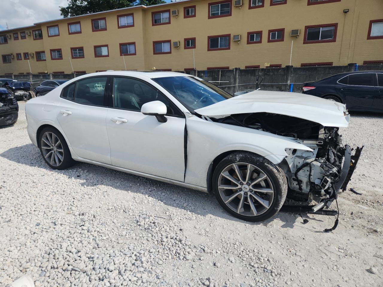 2019 VOLVO S60