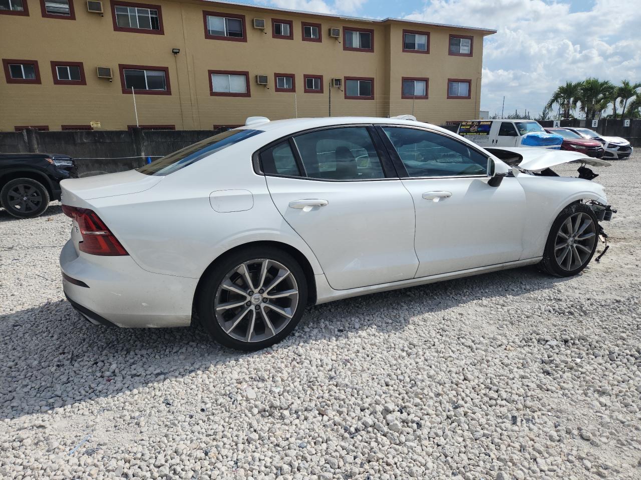 2019 VOLVO S60
