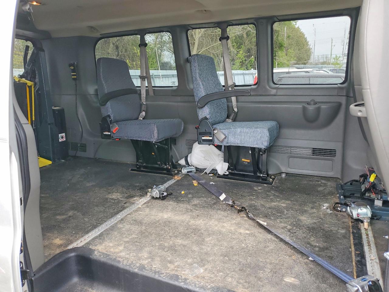 2010 CHEVROLET EXPRESS