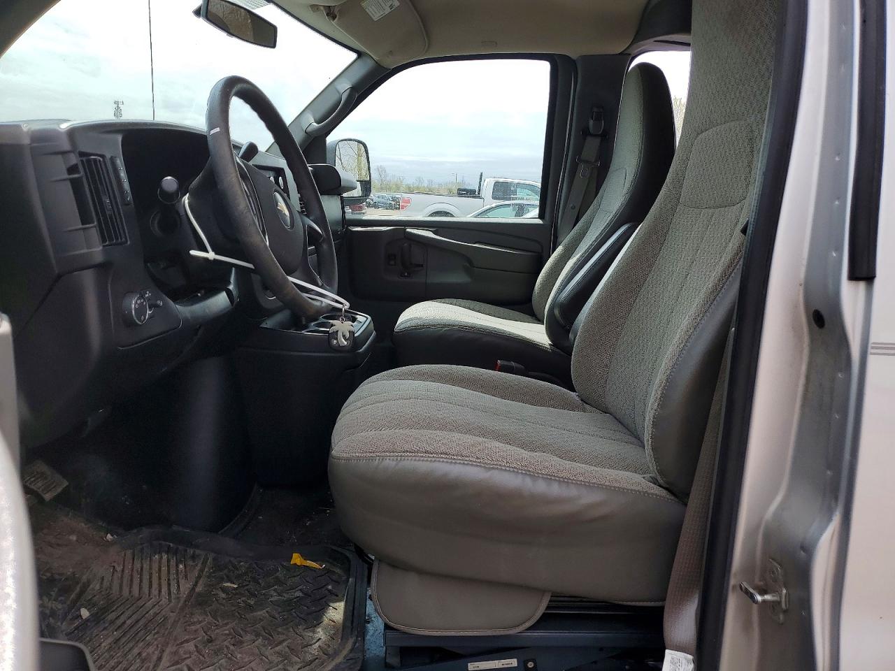 2010 CHEVROLET EXPRESS
