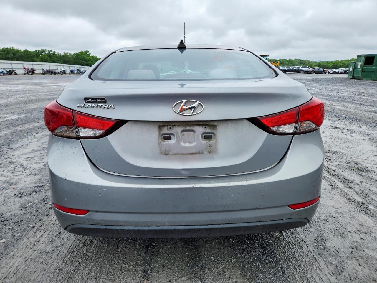 2016 HYUNDAI ELANTRA SE