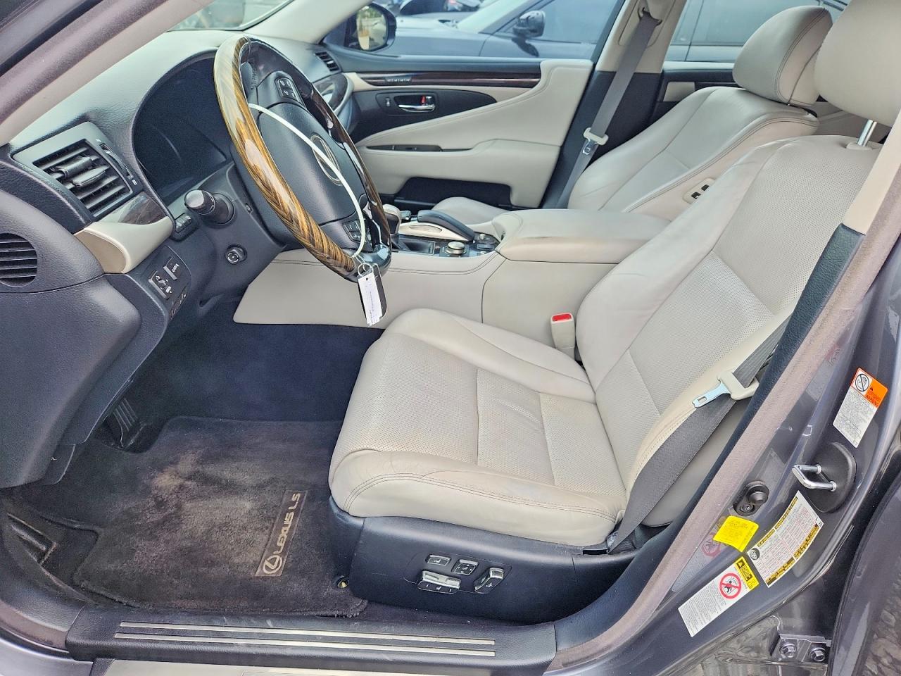 2016 LEXUS LS460