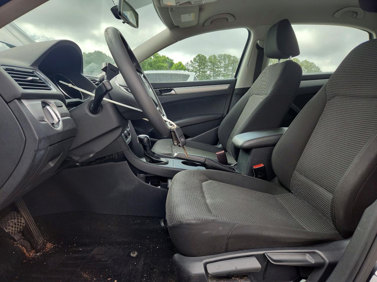 2017 VOLKSWAGEN PASSAT