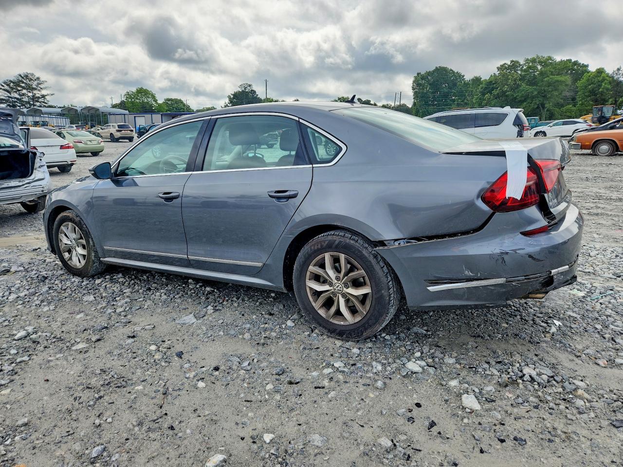 2017 VOLKSWAGEN PASSAT