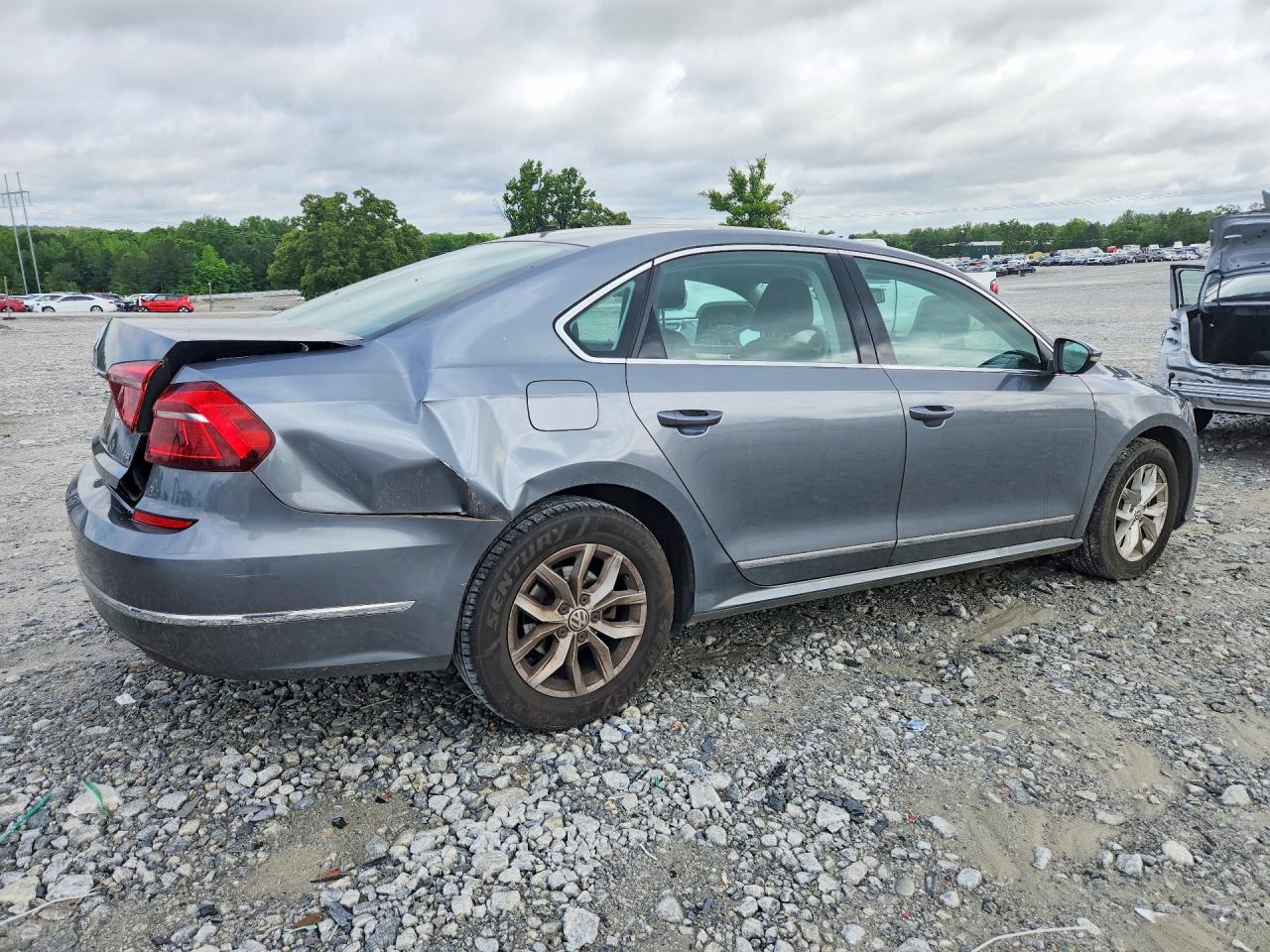 2017 VOLKSWAGEN PASSAT